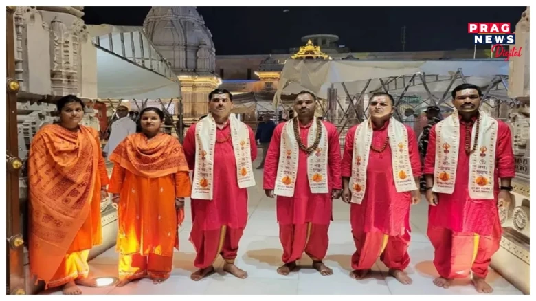 শাস্ত্ৰীয় পোছাক, কপালত তিলক, ডিঙিত ৰুদ্ৰাক্ষ! কাশী বিশ্বনাথ মন্দিৰত আৰক্ষীয়ে পালে নতুন ৰূপ