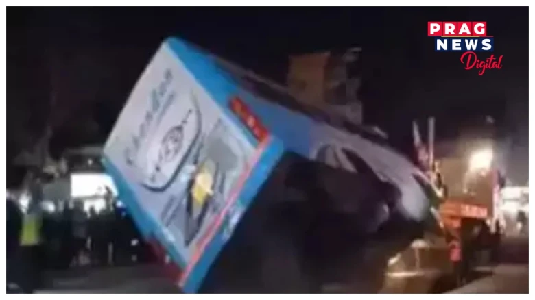 ওড়িশাত ভয়ংকৰ দুৰ্ঘটনা,  সেতুৰ পৰা বাগৰিল  কলকাতা অভিমুখী বাছ , কমেও ৫ জন নিহত