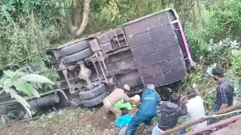 Bus taking cops after poll duty overturns in MP, 21 injured