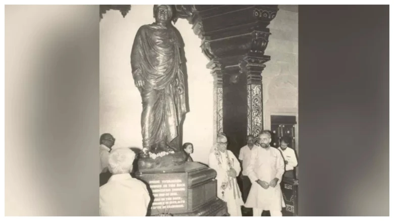 ধ্যানত বহাৰ পূৰ্বে ভাইৰেল হৈছে বিবেকানন্দ ৰক মেম’ৰিয়েলত তোলা মোডীৰ এখন পুৰণি ফটো