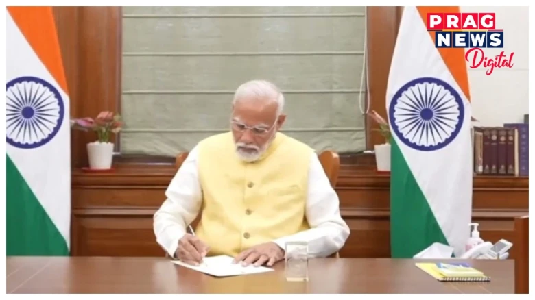 প্ৰধানমন্ত্ৰী হিচাপে দায়িত্ব গ্ৰহণ কৰিয়েই  ‘পি এম কিষাণ নিধি’ৰ কিস্তি মুকলি কৰাৰ  প্ৰথম ফাইলত স্বাক্ষৰ কৰিলে মোদীয়ে