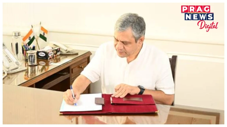 কেন্দ্ৰীয় তথ্য আৰু সম্প্ৰচাৰ মন্ত্ৰী হিচাপে দায়িত্ব গ্ৰহণ কৰিলে অশ্বিনী বৈষ্ণৱে