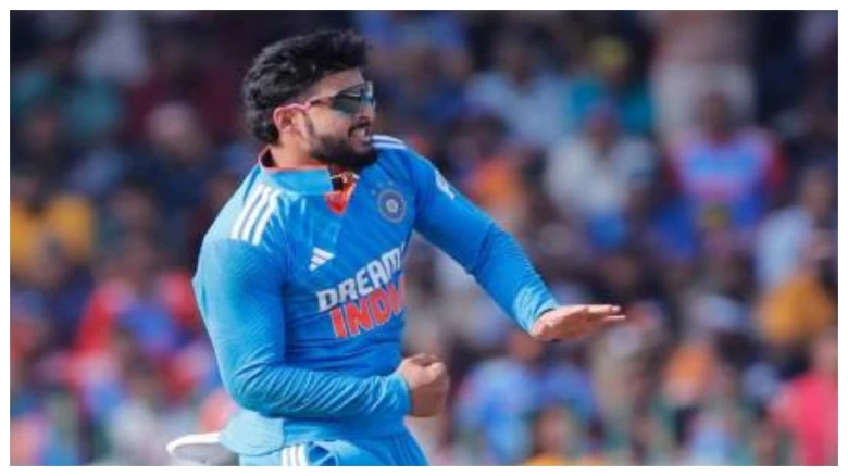 দুটাকৈ উইকেট দখল কৰিলে অসম সন্তান ৰিয়ান পৰাগে ; ৰোহিত শৰ্মাৰ প্ৰশংসা