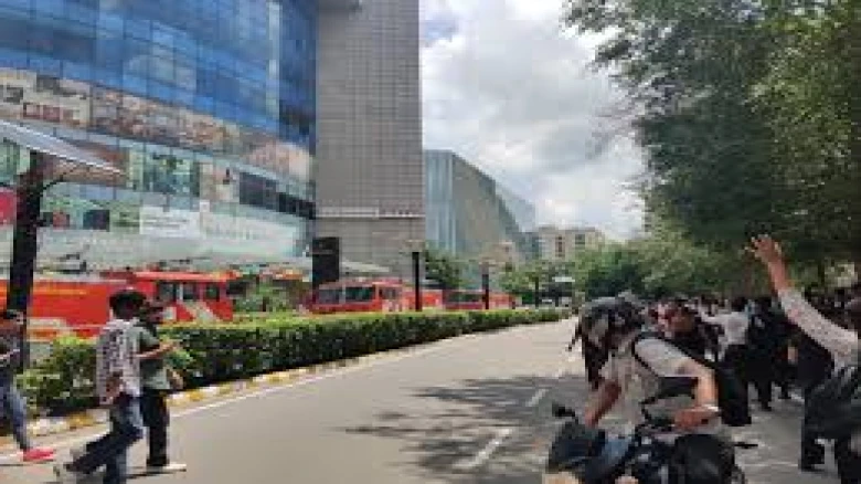 Chaos in Noida: DLF Mall of India Evacuated amid Bomb Threat