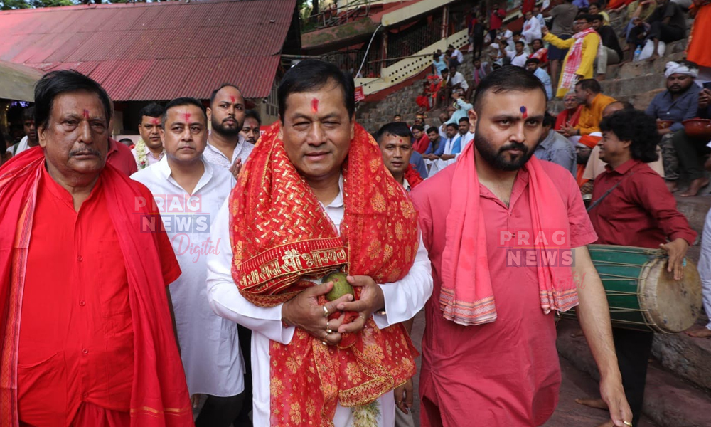 Union Minister Sarbananda Sonowal Offers Prayers at Maa Kamakhya Temple