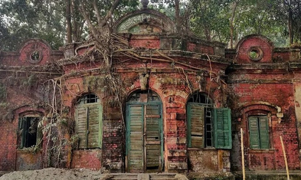 সত্যজিৎ ৰয়ৰ ঐতিহাসিক বাসভৱন ভাঙিছে বাংলাদেশ চৰকাৰে