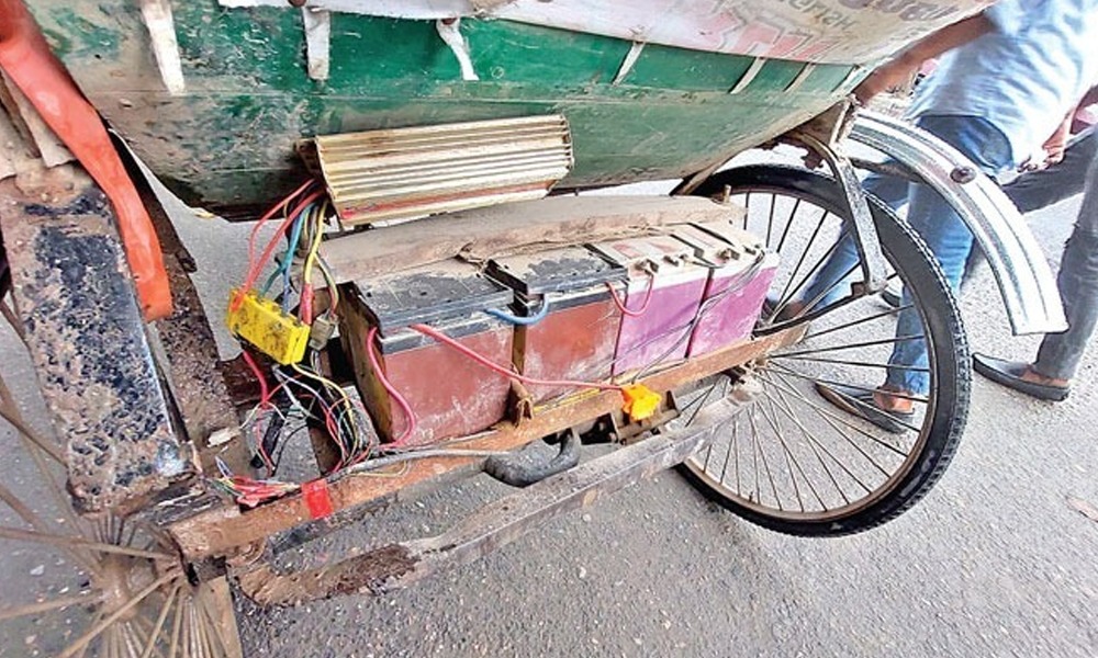 নিয়ম ভংগকাৰী ৰিক্সাৰ বেটাৰী জব্দ