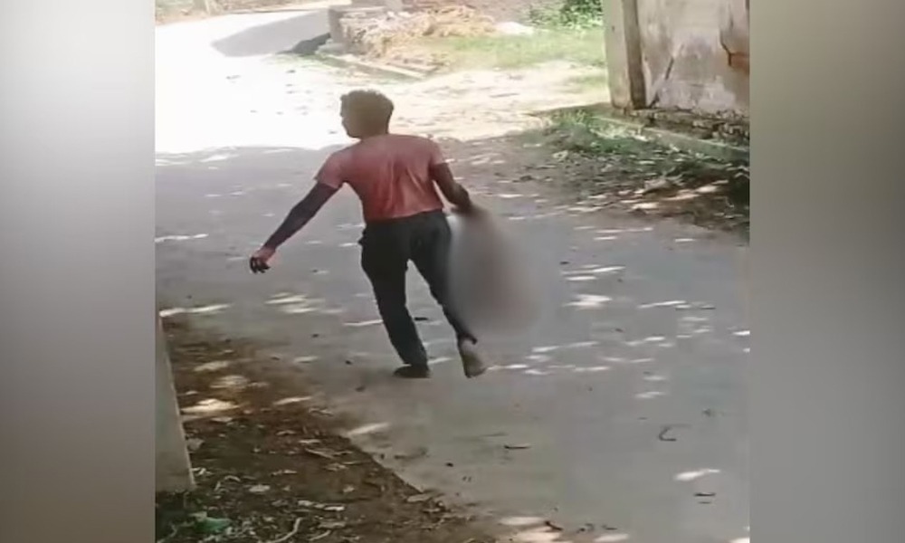 গাড়ী আৰু ২লাখ টকাৰ যৌতুক নোপোৱা বাবে নিজৰেই ৮ মহীয়া পুত্ৰক ওলোটাকৈ ওলোমাই গাঁৱত ঘূৰিলে পাষাণ স্বামী