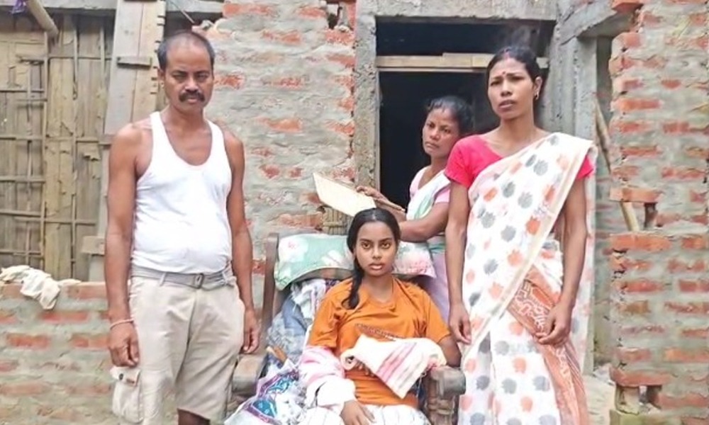 জীৱন গঢ়াৰ বয়সতে মৃত্যুৰ সৈতে যুঁজ টিংখাঙৰ এগৰাকী কিশোৰীৰ! ৰাইজৰ সহায় বিচাৰি কাতৰ আহ্বান পৰিয়ালৰ