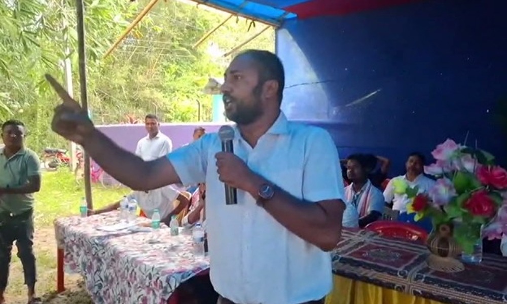 মাজবাটত একাংশ মুছলিমৰ কাণ্ডই লাজত পেলাইছে মুছলমান সমাজক! এনে ঘটনাৰ পৰা পৰিত্ৰাণ পাবলৈ অনুষ্ঠিত সজাগতা সভা