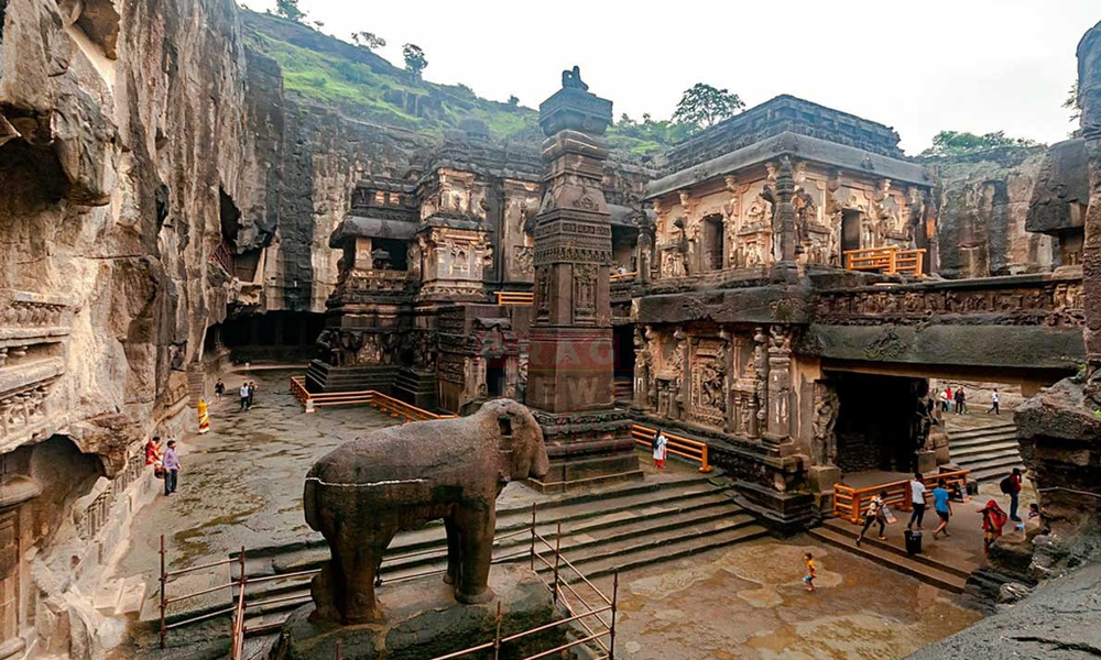 Water Seepage Threatens 9th-Century Frescoes in Ellora’s Cave 32
