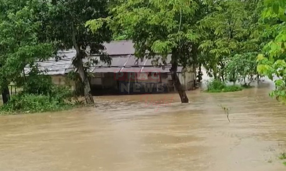 নাৰায়ণপুৰত বানৰ তাণ্ডৱ ; দোৰপাং-দিহিৰি নদীৰ বানত বুৰিল কেবাখনো গাঁও
