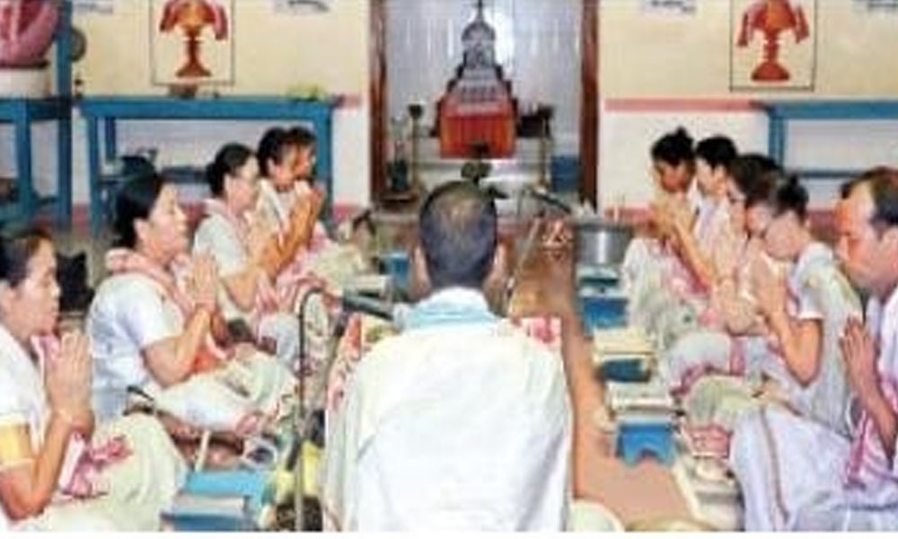 নাম-কীৰ্তনেৰে মুখৰ ৰাজ্যৰ সত্ৰ-নামঘৰ, আৰম্ভ হ'ল পৱিত্ৰ ভাদ মাহ