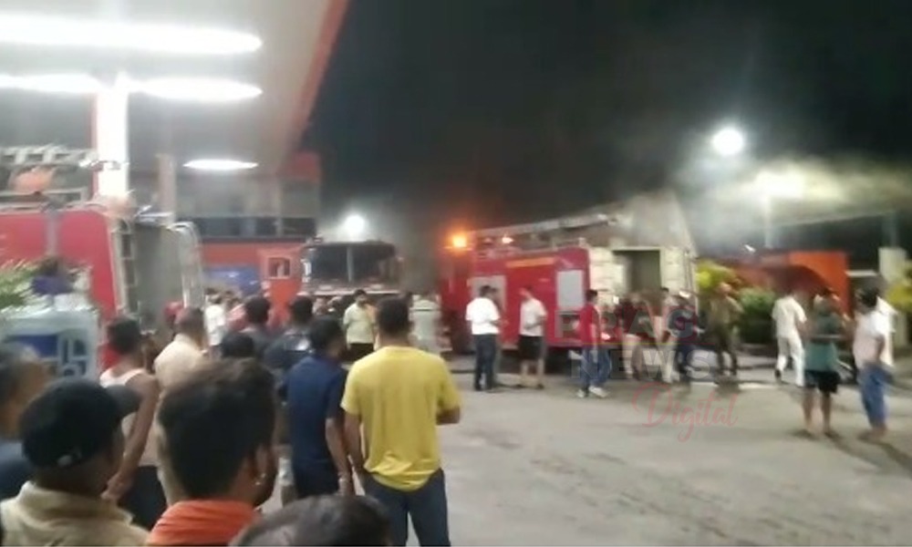 ভয়ানক বিপদৰ পৰা ৰক্ষা পৰিল দেৰগাঁও!  পেট্ৰ’ল পাম্পৰ চৌহদত ভয়ংকৰ অগ্নিকাণ্ডৰ সূত্ৰপাত