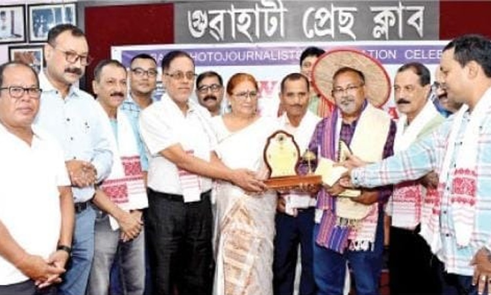 এখন কিতাপে কৰিব নোৱাৰা কামো একোখন বিশেষ ফটোৱে কৰিব পাৰে