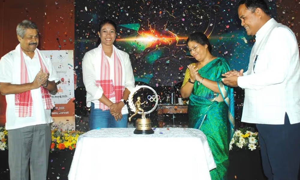 ভোগেশ্বৰ বৰুৱা ৰাষ্ট্ৰীয় ক্রীড়া বঁটাৰ ট্ৰফী উন্মোচন