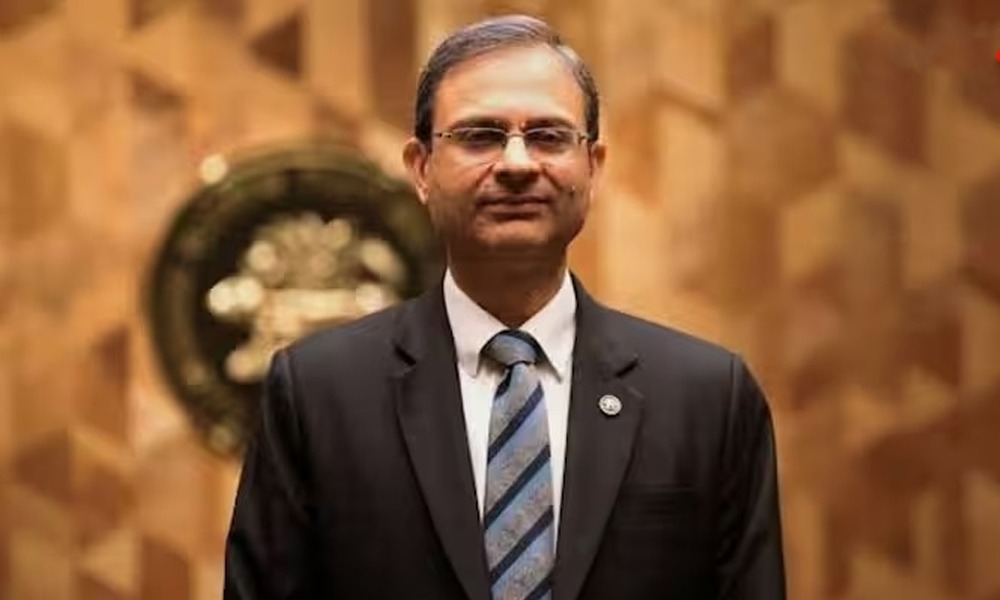 অতি সোনকালে ভাৰত বিশ্বৰ তৃতীয় বৃহত্তম অৰ্থনীতিৰ দেশ হিচাপে পৰিগণিত হ’বঃভাৰতীয় ৰিজাৰ্ভ বেংকৰ গৱৰ্ণৰ সঞ্জয় মালহোত্ৰা
