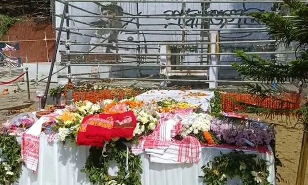 সোণাপুৰৰ জুবিনৰ সমাধিথলীত আজিও অব্যাহত আছে জনস্ৰোত