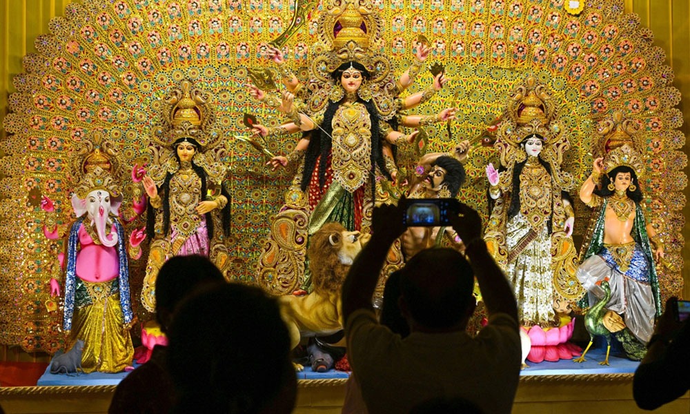 বেদনাবিহ্বল ৰাজ্যত দুর্গোৎসৱ