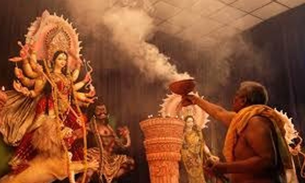 আজি মহা অষ্টমী, ঢাক–ঢোলৰ শব্দৰে মুখৰিত ৰাজ্যৰ আকাশ–বতাহ