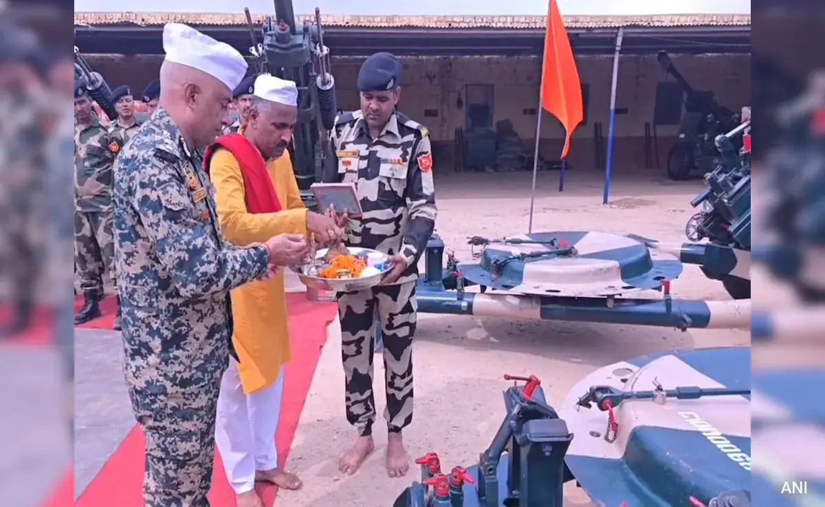 অপাৰেশ্যন সেন্দূৰ'ত ব্যৱহৃত অস্ত্র-শস্ত্রক পূজা বি এছ এফৰ জোৱানৰ