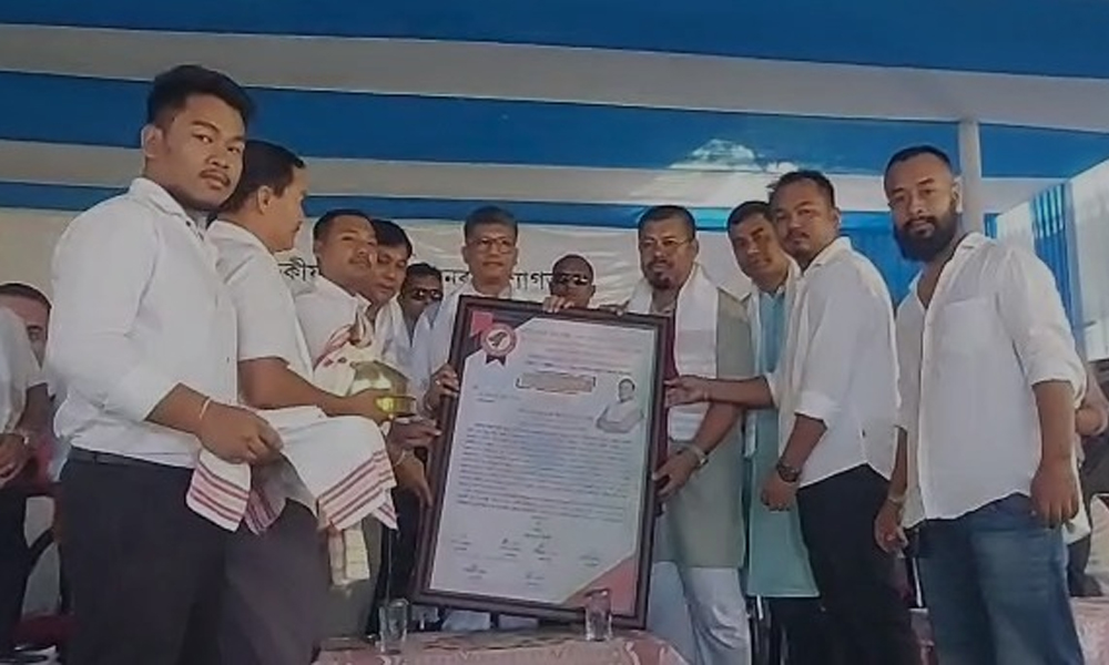 তিনিচুকীয়াৰ বালিজানত মৰাণ লোকসকলক জাতিগত প্ৰমাণ পত্ৰ বিতৰণ