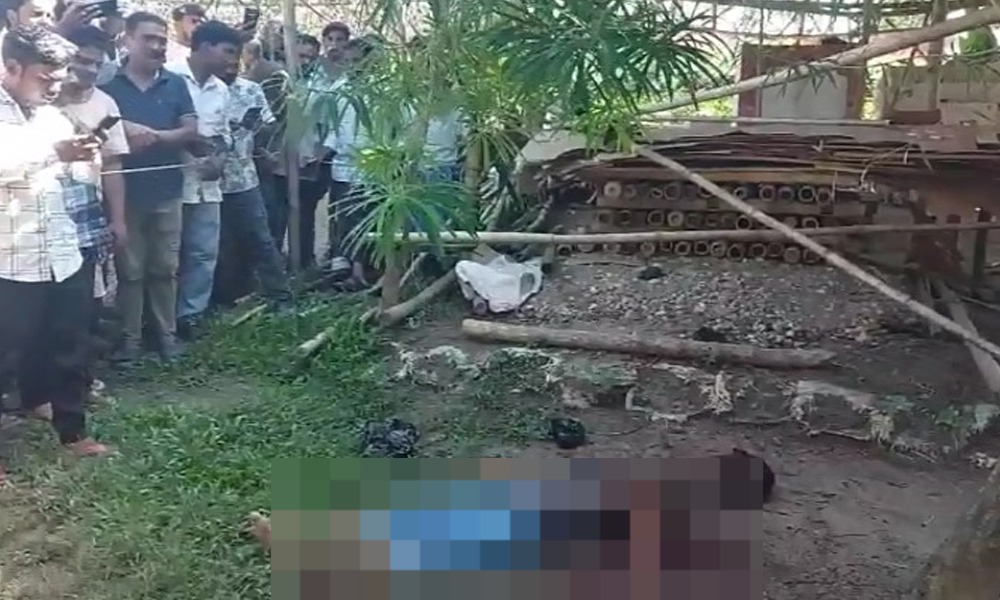তেজপুৰত চাঞ্চল্যকৰ হত্যাকাণ্ড; কুঠাৰেৰে ঘপিয়াই হত্যা কৰে মহিলাক