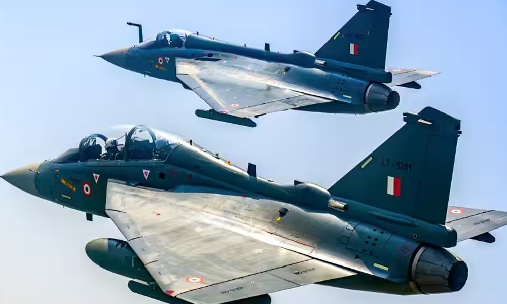 ভাৰতীয় বায়ুসেনাই লাভ কৰিলে প্ৰথমখন স্বদেশী যুঁজাৰু বিমান