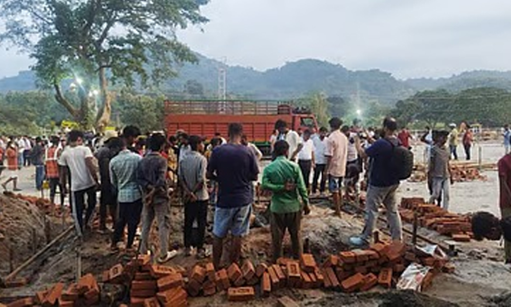 NHAI Launches Eviction Drive Near Zubeen Garg Cremation Site to Clear Unauthorised Shops Along NH-27