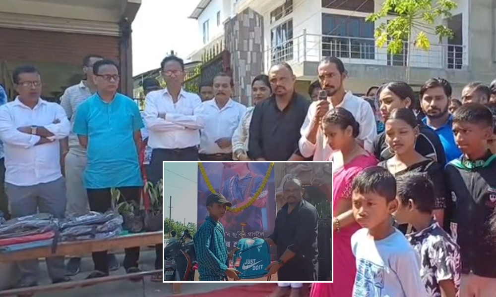 শিৱসাগৰত কালীপূজাৰ থলীত জুবিনদাৰ ছবি সম্বলিত স্কুল বেগ বিতৰণ চাফাই কৰ্মীৰ