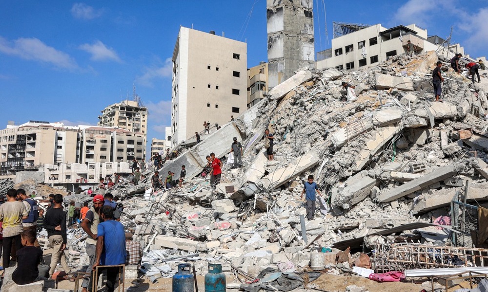 গাজাত চৌদিশে সৰ্বস্বান্তৰ আৰ্তনাদ, ইজৰাইলৰ আক্ৰমণত বিধ্বস্ত অঞ্চলটোত ৬১ মিলিয়ন টনতকৈও অধিক ধ্বংসস্তূপ