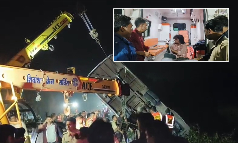 ভয়ংকৰ পথ দুৰ্ঘটনা! নিয়ন্ত্ৰণ হেৰুৱাই দ খাৱৈত পৰিল যাত্ৰীবাহী বাছ; তিনিজনৰ মৃত্যু