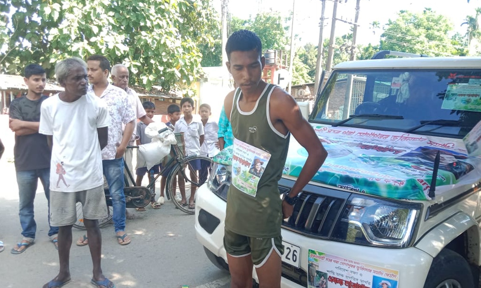 জুবিনপ্ৰেম! বোকাখাতৰ পৰা দৌৰি দৌৰি আহি জুবিনক্ষেত্ৰত উপস্থিত এগৰাকী যুৱক, বিচাৰিলে ন্যায়