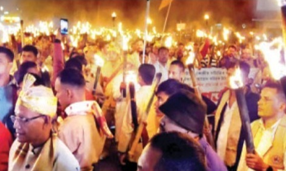 হাতে হাতে জোঁৰ লৈ লখিমপুৰত টাই-আহোমৰ গৰ্জন, জনজাতিকৰণ নকৰিলে দাবী কৰিব সুকীয়া ৰাজ্য