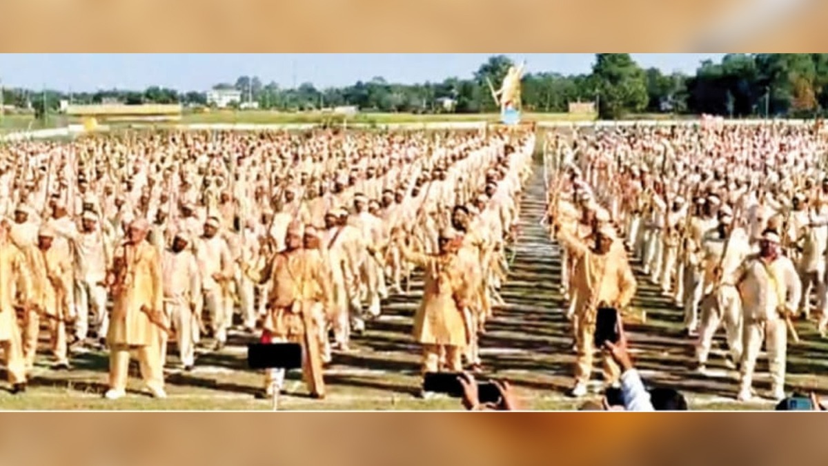 জামুগুৰিহাটত হেংদাং লৈ লাচিতৰ বেশত তেৰশ যুৱক