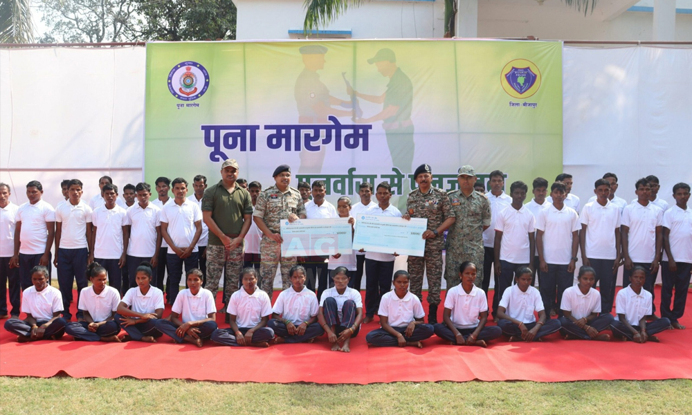 ছট্টিশগড়ত ৪১ মাওবাদী সদস্যৰ অস্ত্ৰ-সম্বৰণ