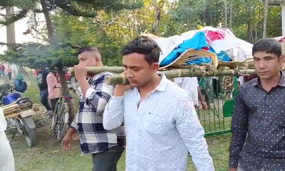 দেৰগাঁৱৰ এটা পৰিয়ালৰ হৃদয়বিদাৰক কাহিনী! অগাপিছাকৈ মৃত্যুমুখত পৰিল তিনিগৰাকী, শোকস্তব্ধ গাঁওবাসী