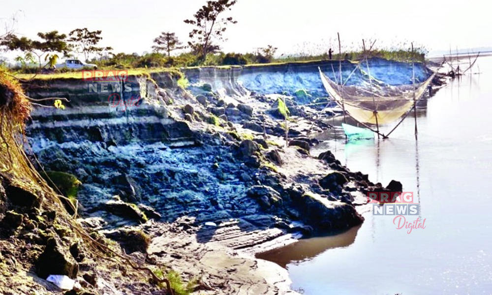 সৰাগুৰি চাপৰিত ব্ৰহ্মপুত্ৰৰ খহনীয়াৰ কালৰূপ