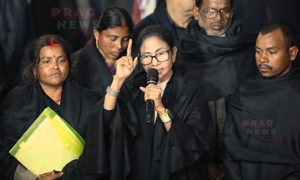 উকীলৰ ভূমিকাত মমতা বেনাৰ্জী, দেশৰ প্রথমগৰাকী মুখ্যমন্ত্ৰীৰূপে গঢ়িলে অভিলেখ