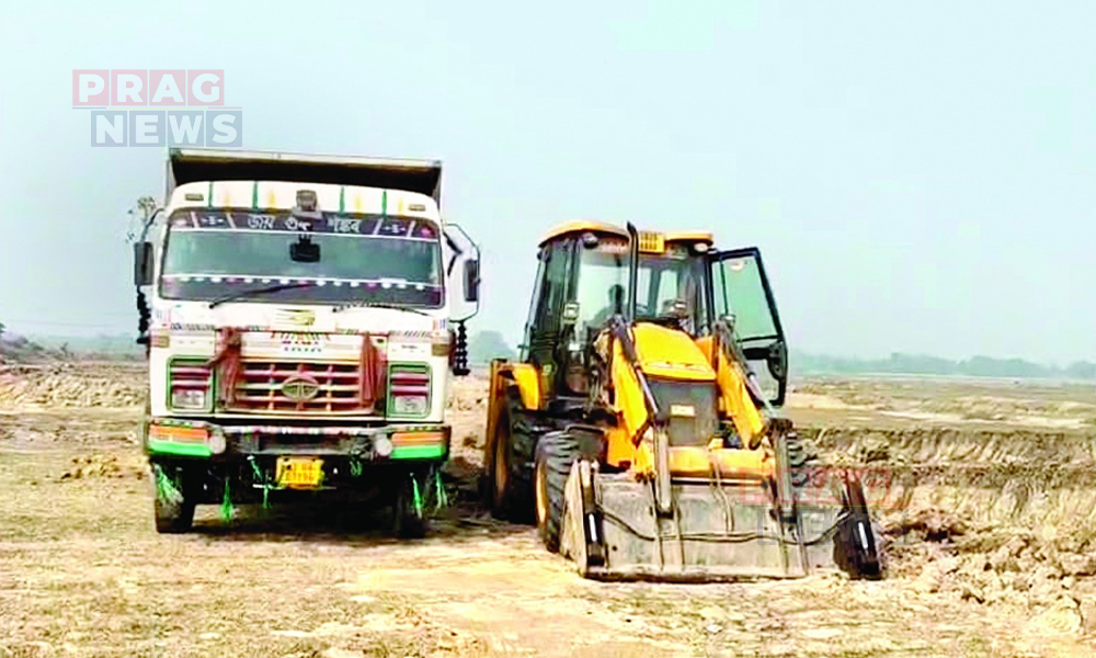 বঢ়মপুৰৰ ধনতোলাত মাটিৰ অবৈধ খনন, বন বিভাগৰ নিৰ্দেশ অমান্য কৰাৰ অভিযোগ