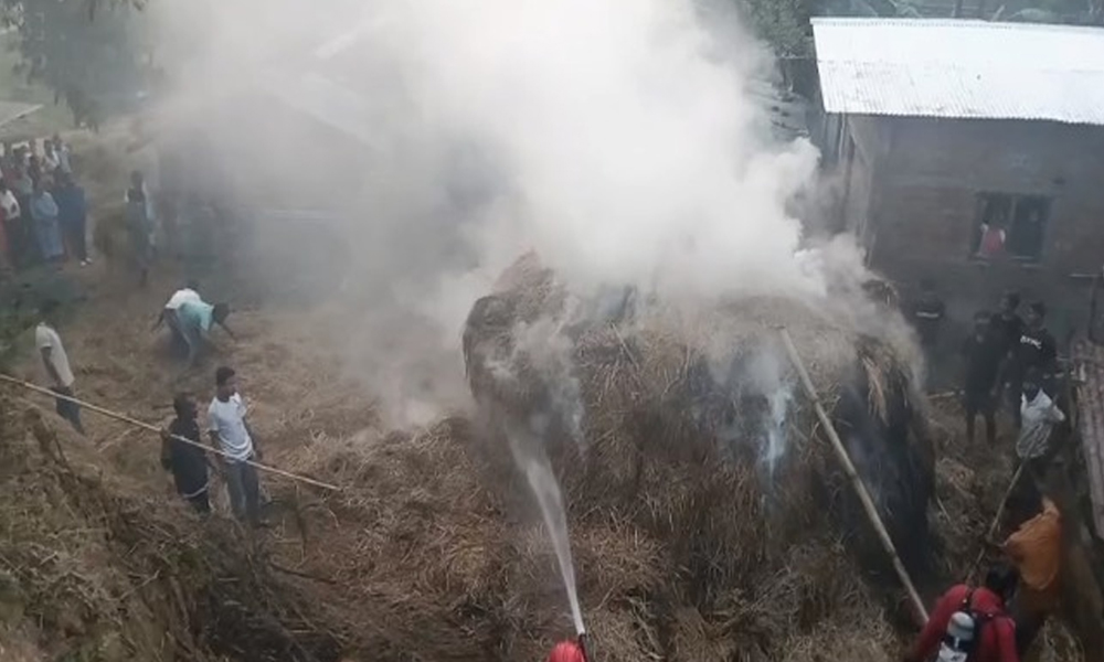Haystack Fire Breaks Out in Digboi’s Golai Area, Panic Among Residents