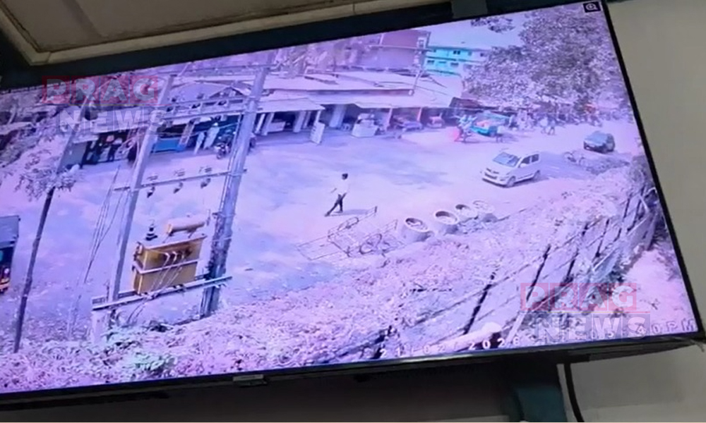 Daylight Theft at India-Bhutan Border: Thieves Break Car Window and Escape with Cash