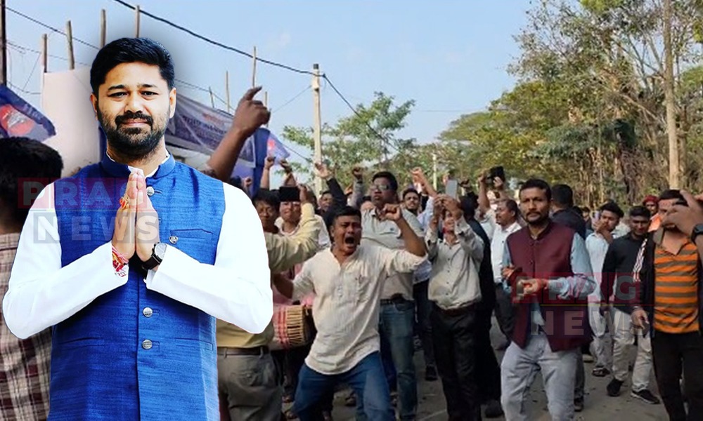 খোৱাং সমষ্টিৰ প্ৰাৰ্থী হিচাপে লুৰীণজ্যোতি গগৈৰ নাম আনুষ্ঠানিকভাৱে ঘোষণাৰ পাছতে ফটকা ফুটাই, বিহু মাৰি আনন্দ-উল্লাস দলীয় কৰ্মীৰ