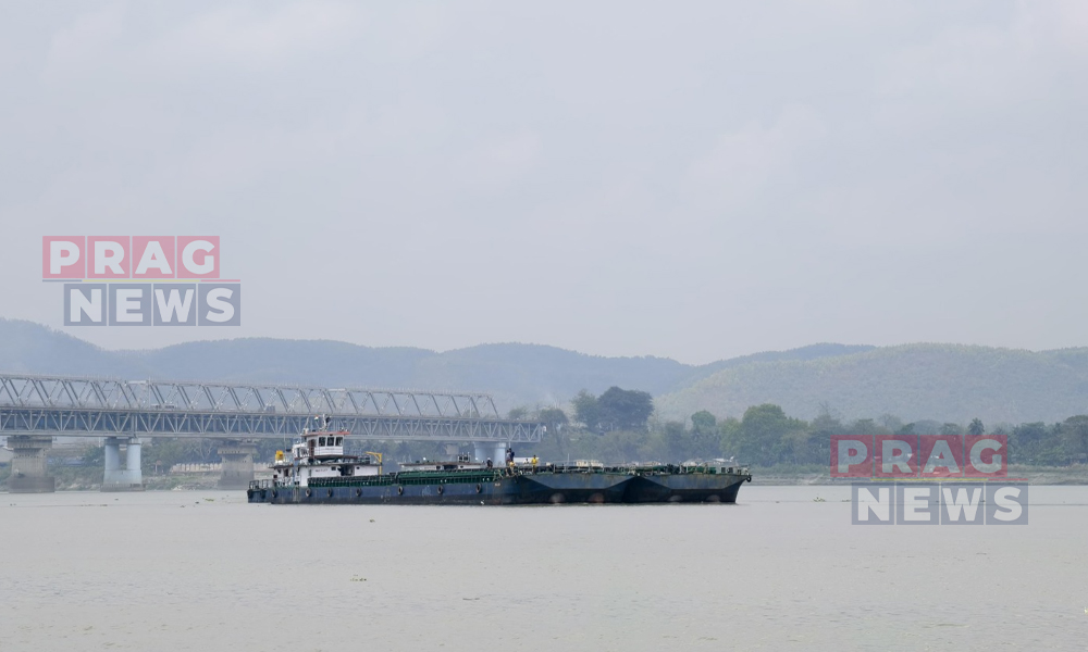 Major Boost to Inland Waterways: 1,500 MT Cargo Successfully Transported from Kolkata to Pandu Port