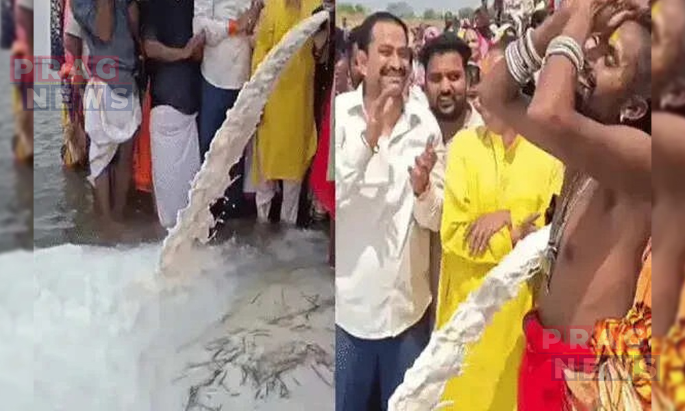 নৰ্মদা নদীত গাখীৰ অৰ্পণক লৈ বিতৰ্ক; ধৰ্মীয় বিশ্বাস নে পৰিৱেশ সচেতনতা?