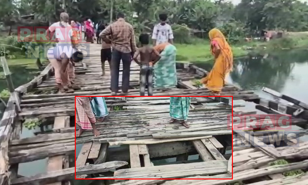 Villagers Rescue Mother and Two Children after Dilapidated Bridge Collapses