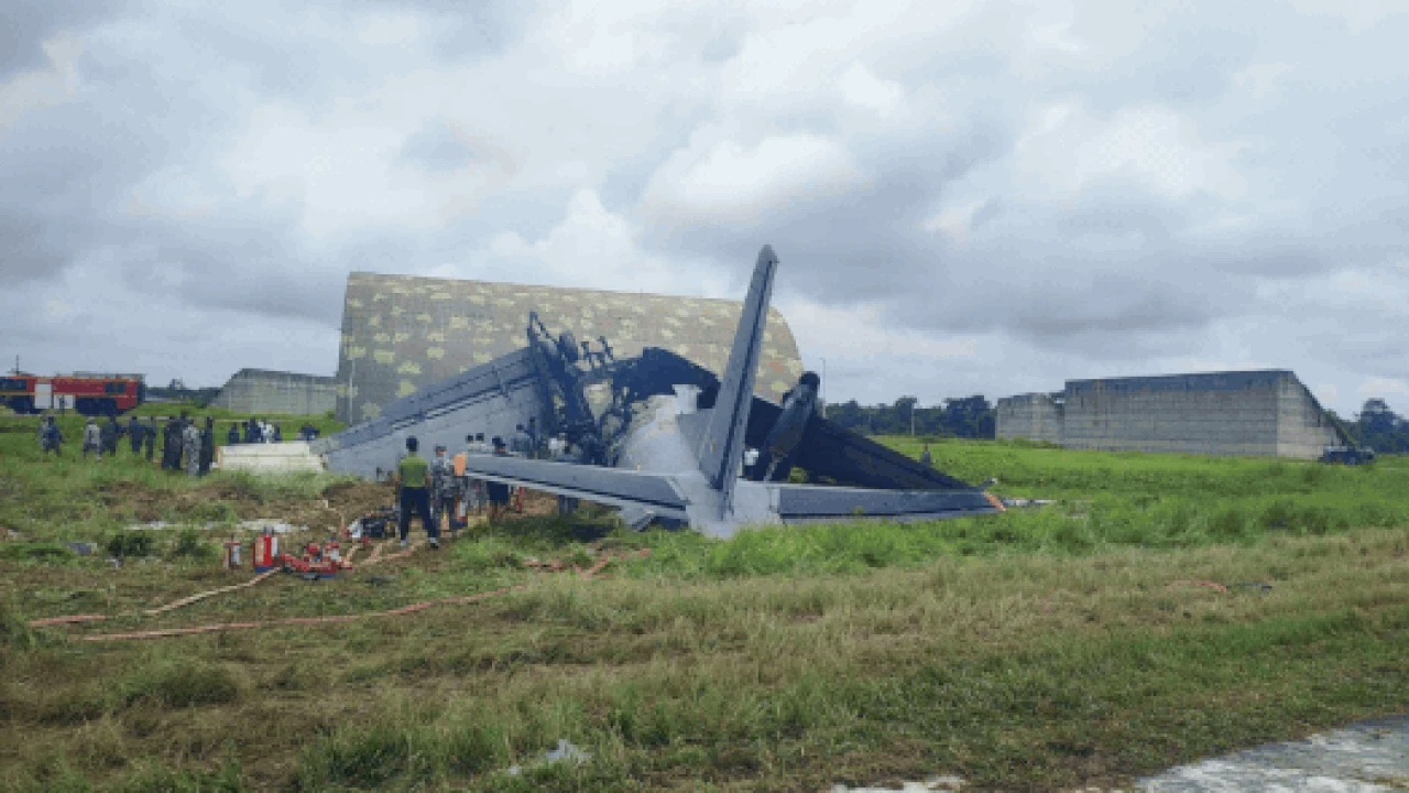 ভাৰতীয় বায়ুসেনাৰ AN-32 বিমান যোৰহাটত অৱতৰণৰ সময়ত দুৰ্ঘটনাগ্ৰস্ত