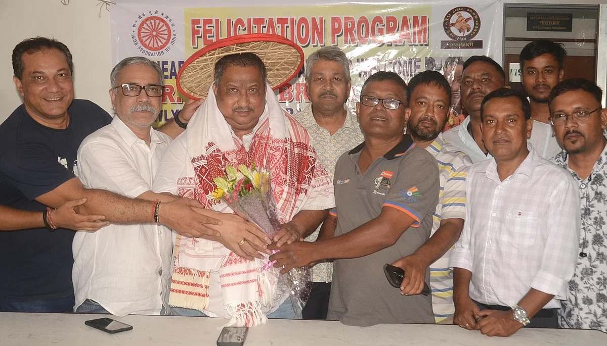 অসমৰ গৌৰৱ বৃদ্ধি: জ্যেষ্ঠ সাংবাদিক বাণী ব্ৰত দাসক জেএফআইৰ গুৰুত্বপূৰ্ণ পদত অধিষ্ঠিত হোৱাত সম্বৰ্ধনা
