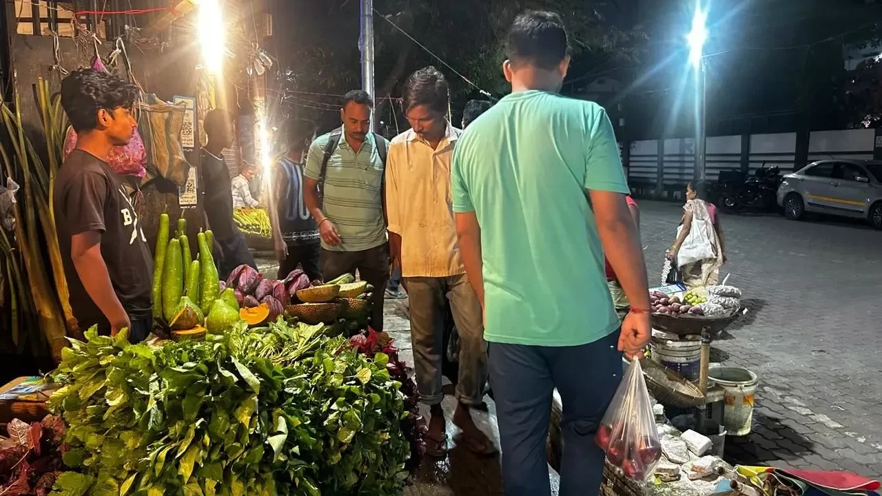 গুৱাহাটীত পথৰ দাঁতিৰ ব্যৱসায়ী জৰীপ: থলুৱাক অগ্ৰাধিকাৰ, বহিৰাগত উচ্ছেদৰ লক্ষ্য