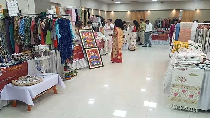 কলাকৃতি প্ৰদৰ্শনী: পৰম্পৰাগত শিল্পক ডিজিটেল মাধ্যমেৰে নতুন মাত্ৰা প্ৰদান অসমৰ মহিলা উদ্যোগীৰ